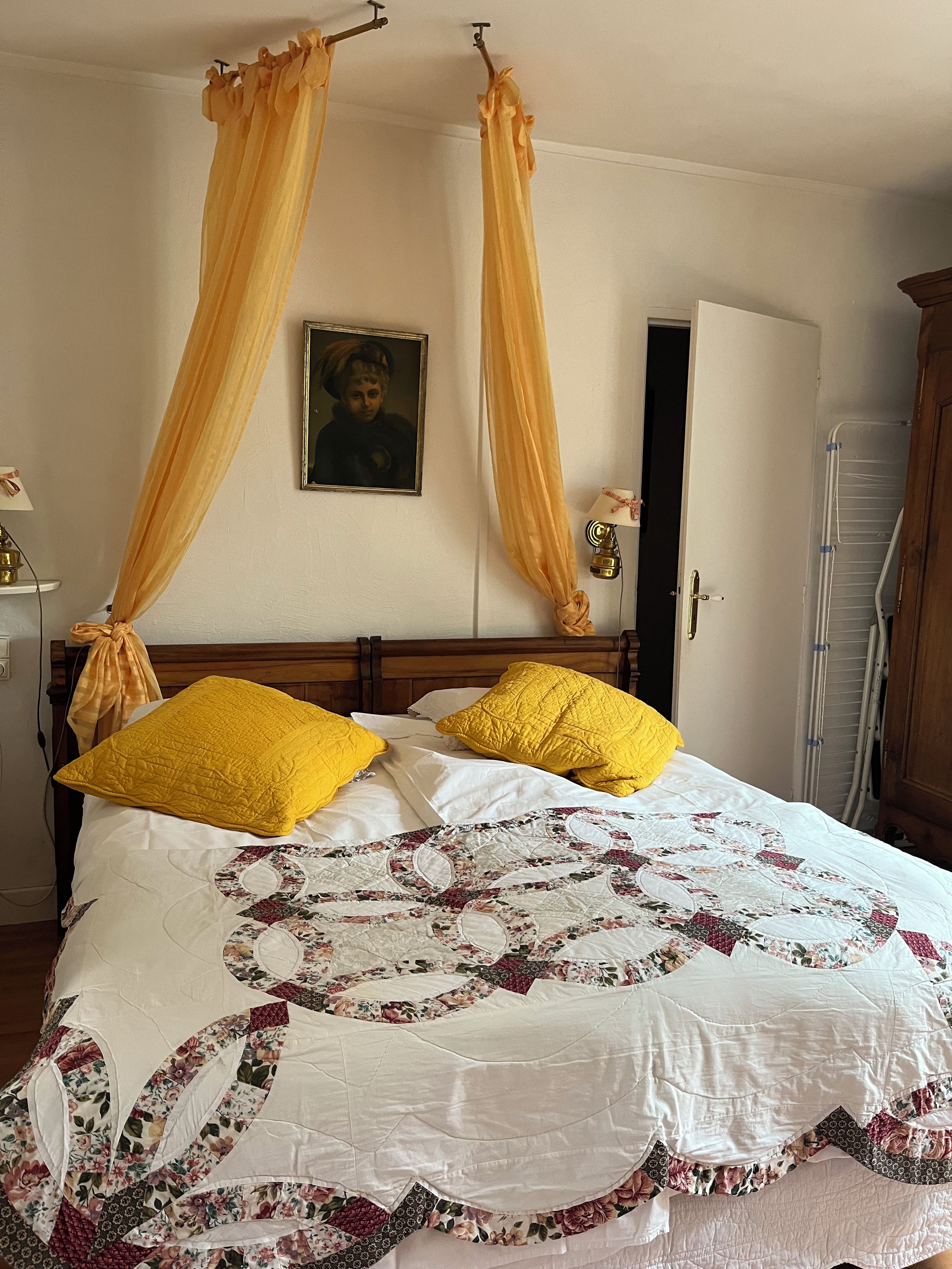 1 habitación, tabla de planchar con plancha, wifi y ropa de cama 