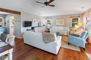 Smart TV, DVD player, books, offices - Sullivan's Island 5 Bdrms/4 Baths (Sullivans Island)