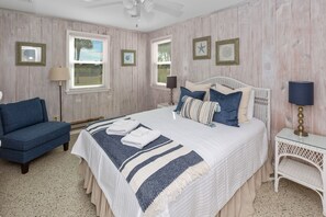 5 bedrooms, iron/ironing board, travel crib, free WiFi - Sullivan's Island 5 Bdrms/4 Baths (Sullivans Island)