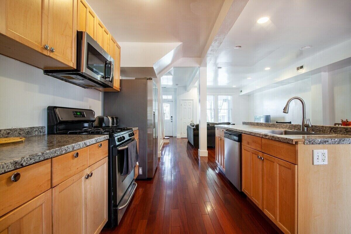 Spacious, Relaxing, 4 Bd 3.5 Ba Home In Petworth!