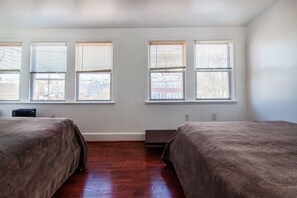4 bedrooms, iron/ironing board, internet, bed sheets - Spacious, Relaxing, 4 Bd 3.5 Ba Home In Petworth! (Washington)
