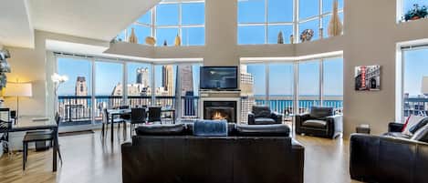 Televisión, chimenea, oficina