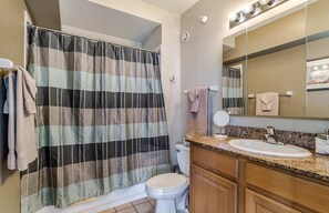 Ensemble douche/baignoire, sèche-cheveux, serviettes fournies, savon