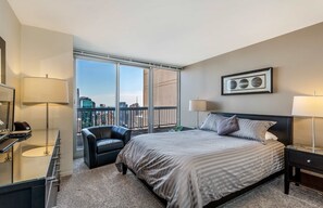 3 Schlafzimmer, Schreibtisch, Bügeleisen/Bügelbrett, Reisekinderbett