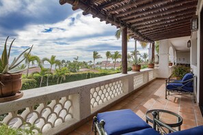 Terrace/patio - Newly Remodeled Gorgeous Palmilla Villa, private beach 1 min walk (San Jose del Cabo)