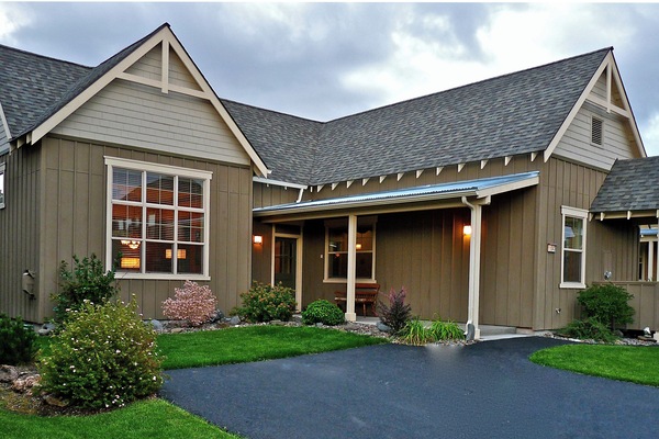 Welcome to The Bear's Den, owners owned and operated! Park up to 2 vehicles.