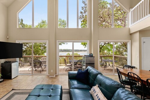 Reunion Beach Lakefront Getaway Hot Tub, Fire Pit, Walk to Water