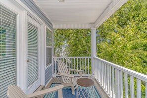 Property grounds - GREAT weeks still available e-mail to find  discount rate. Pet friendly property (Surfside Beach)