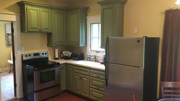 雪櫃、微波爐、焗爐、爐具