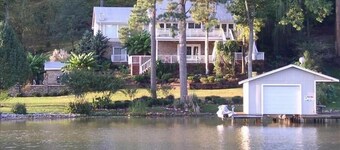 MAISON DE LUXE AU LAC AVEC PISCINE ET LOCATION DE BATEAUX