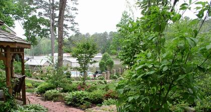 LUXURY LAKEFRONT HOME W/SWIMMING POOL & BOAT RENTALS