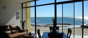 Ocean Front 1. Stock 2 BR / 2 BA Condo mit herrlichem Blick!