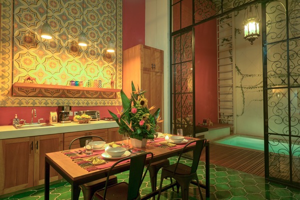 Eat a romantic dinner and then take a midnight dip at Casa Jirafa.