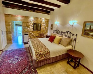 3 bedrooms, desk, iron/ironing board, travel crib