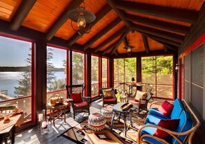 Oak Cabin-Screened-in Porch