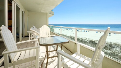 MARCH WEEKS AVAIL DISCOUNT BEACH FRONT SMALL DOG OK HUGE BALCONY LUXURY