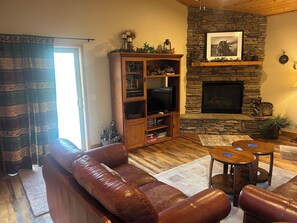 TV, fireplace, DVD player, books