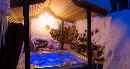 Luxury Boutique Cottage | Modern Design @ Top St | Spa❤Attention to Detail