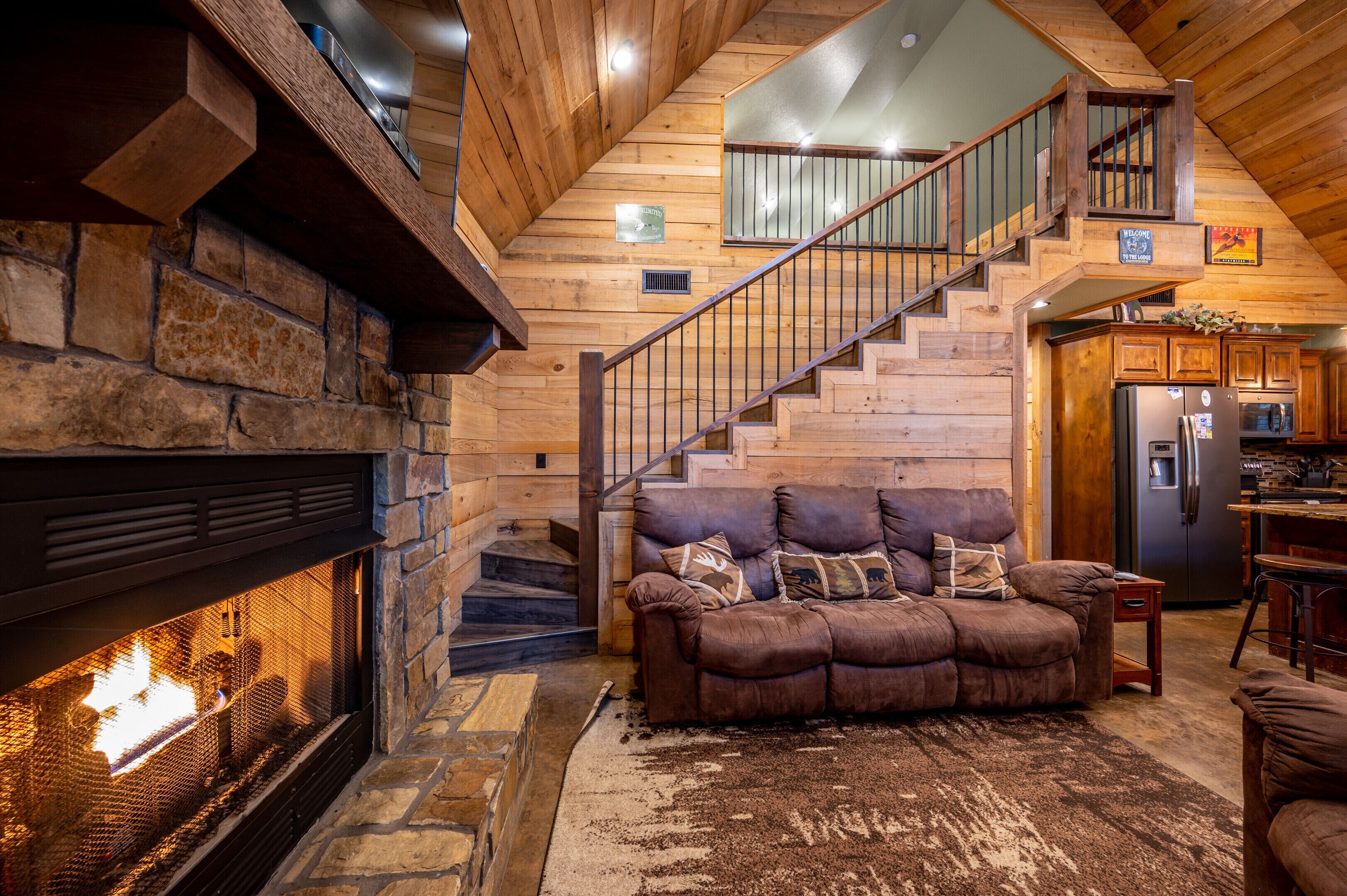 New Luxury Cabin/Pool Table/Hot Tub/WiFi
