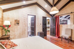 4 bedrooms, desk, iron/ironing board, travel crib - Unique Central & Beautiful home (views to die for from Balcony!) (Antigua Guatemala)
