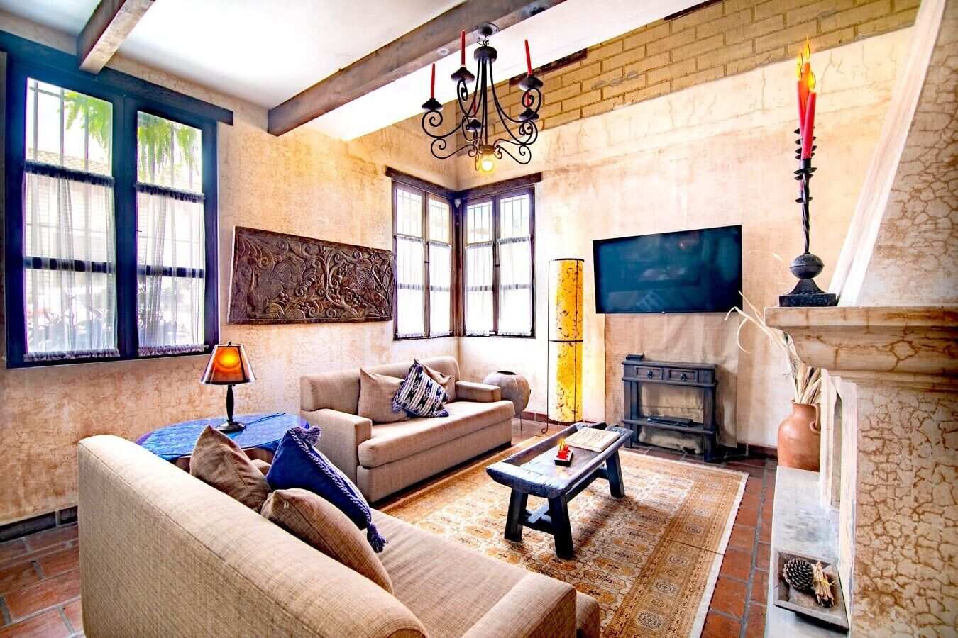 TV, fireplace