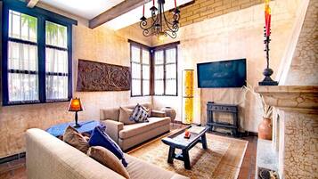 TV, fireplace