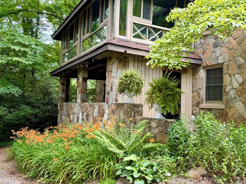 Updated, elegantly appointed historic home close to downtown  