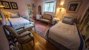 5 bedrooms, iron/ironing board, travel crib, WiFi