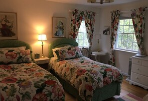 5 bedrooms, iron/ironing board, travel cot, WiFi