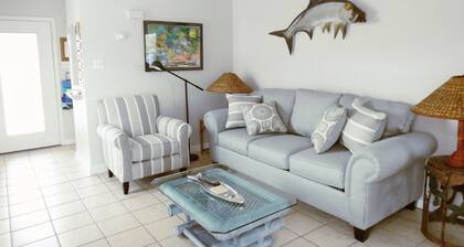 Tarpon! -Lg Lovely 1 mh, 1 BA, koira ystävällinen, aidattu piha, kävely rannalle!