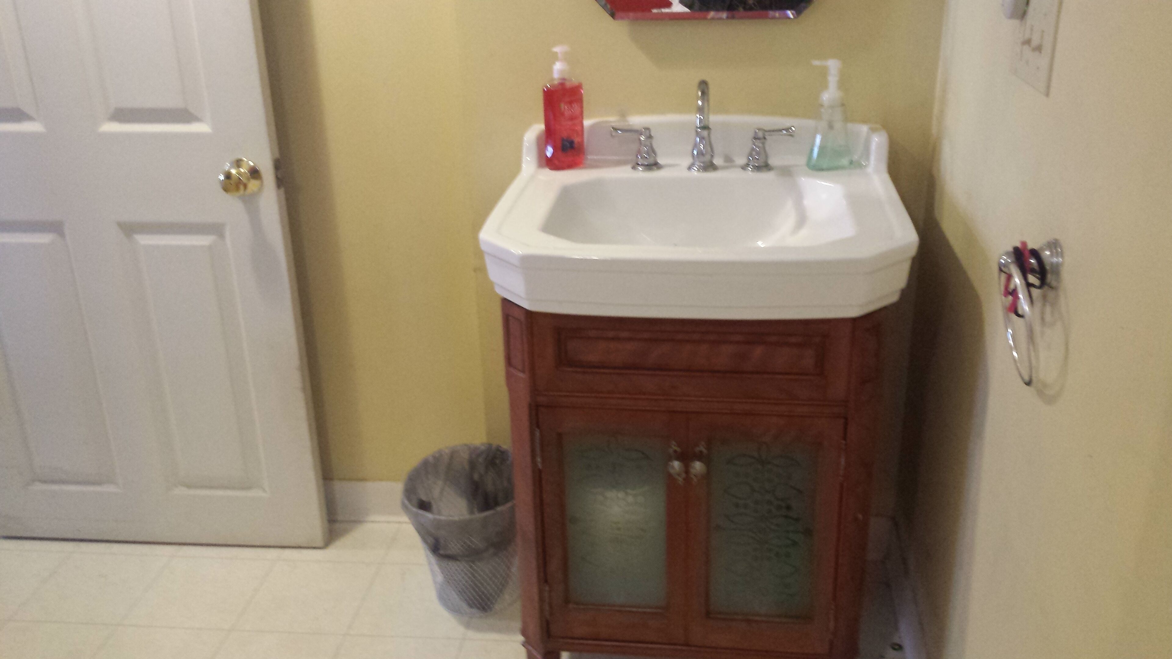 Baignoire, serviettes fournies, savon, papier toilette