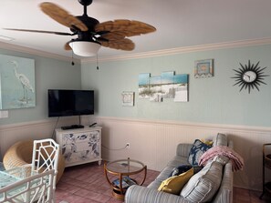 Smart TV - Emerald Isle North Carolina -Queens Court resort, Queen Nicole Condo! (Emerald Isle)
