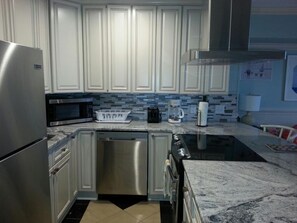Fridge, microwave, oven, stovetop - Emerald Isle North Carolina -Queens Court resort, Queen Nicole Condo! (Emerald Isle)