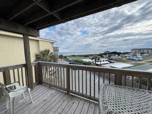 Terrace/patio - Emerald Isle North Carolina -Queens Court resort, Queen Nicole Condo! (Emerald Isle)