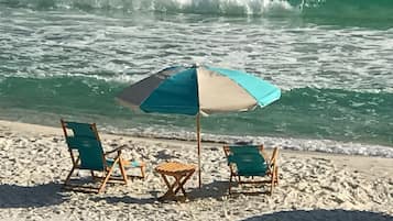 Beach nearby, sun loungers, beach towels