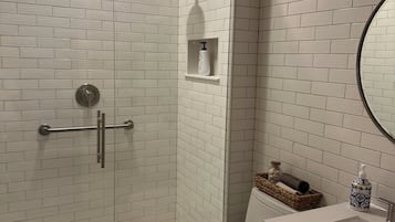 Combined shower/tub, hair dryer, towels, soap