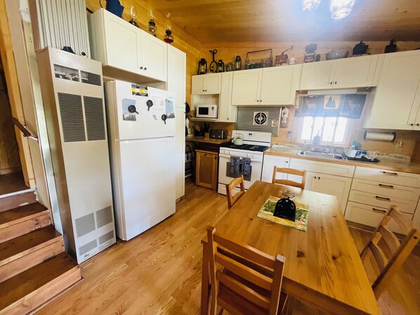 Fridge, microwave, oven, stovetop - Lakefront Cabin, Pet Friendly, WIFI , near Pictured Rocks Munising Mi. (Wetmore)
