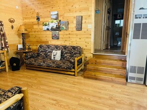 Smart-TV, Bücher, Stereoanlage