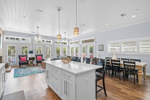 Dining - PRIVATE Pool & Spa ~ PRIVATE Beach Access ~ FREE 6 Seat Golf Cart ~Steps to Beach! (Destin)