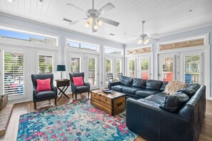 TV, fireplace - PRIVATE Pool & Spa ~ PRIVATE Beach Access ~ FREE 6 Seat Golf Cart ~Steps to Beach! (Destin)