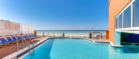 Piscine couverte, piscine extérieure