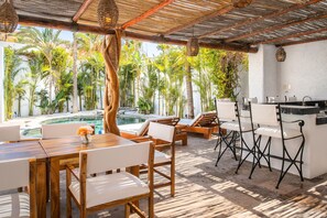 Outdoor dining - Villa Luna Nueva - Concierge and Maid Service included (Cabo San Lucas)