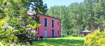 Holiday house by the river Po and surrounded by green in Emiliana