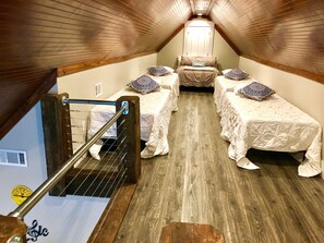 4 bedrooms, memory foam beds, desk, iron/ironing board - Chateau On Monroe - 5 Star Oasis. A Unique and Memorable Nashville Experience! (Nashville)