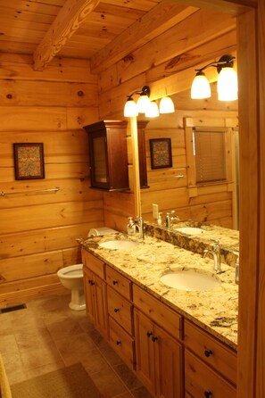 Combined shower/tub, hair dryer, towels, soap - Custom Log Home on New River Ridge (West Jefferson)