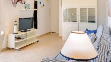 Fernseher, DVD-Player, Stereoanlage