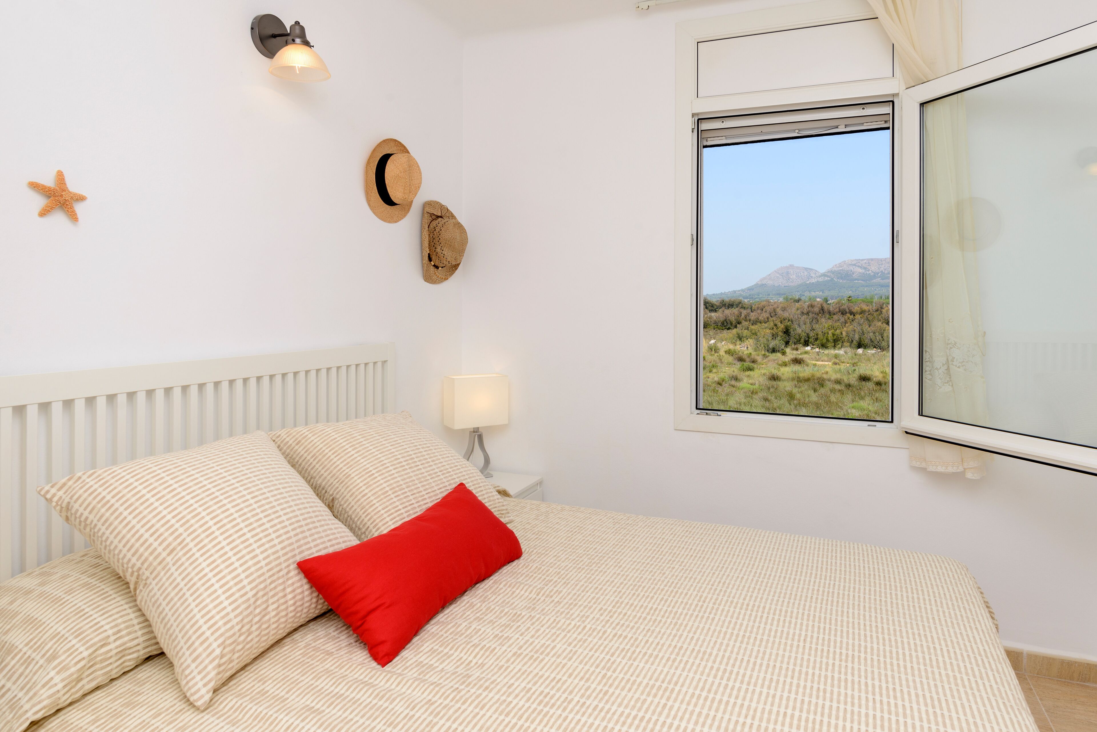 3 chambres, fer et planche à repasser, Wi-Fi, draps fournis