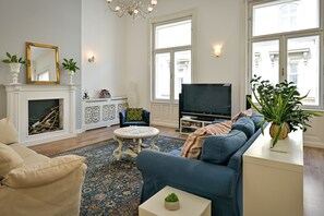 Een smart-tv en een dvd-speler