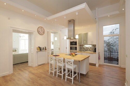 3 Bed & 3 Bath, Riesige, Kostenlose Parkplätze, Stadtzentrum für Familien und Gruppen