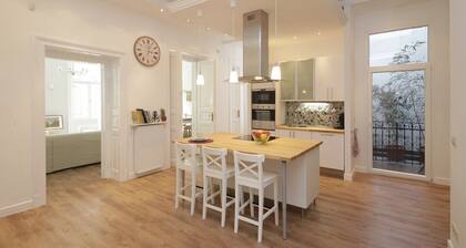 3 Bed & 3 Bath, Riesige, Kostenlose Parkplätze, Stadtzentrum für Familien und Gruppen